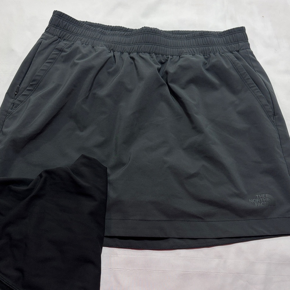 The North Face skirt with shorts size medium - Picture 9 of 10